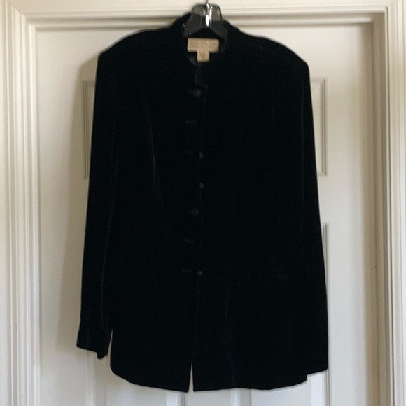 JONES NEW YORK Jackets & Blazers - EUC JONES NEW YORK COUNTRY blk velvet 30” long, p-pit 20”, $59
